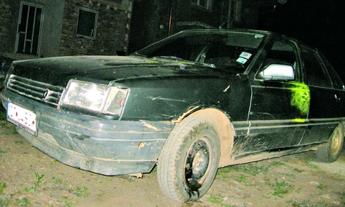 Maşina furată, de la  colegul de cameră,  a fost abandonată  după accident jpeg