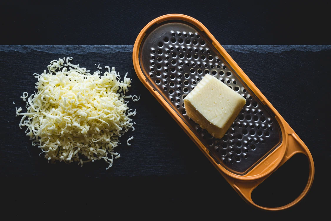 Brânza rasă este o soluție practică atunci când gătim. FOTO: Pixabay