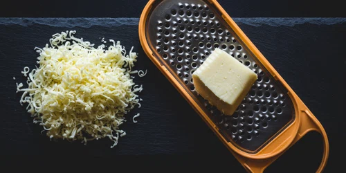 Brânză rasă, parmezan ras FOTO Pixabay