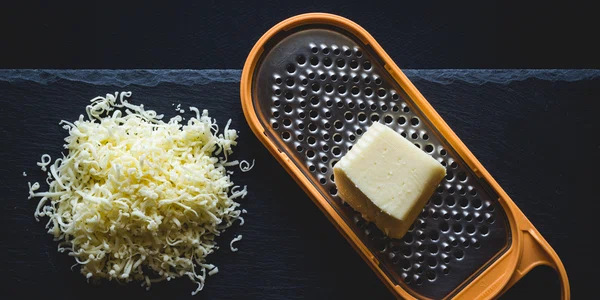 Brânză rasă, parmezan ras FOTO Pixabay