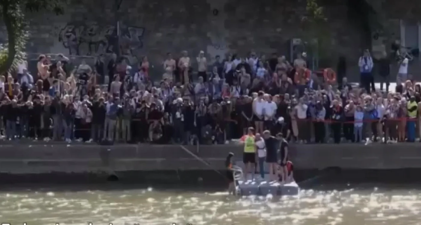 Antrenamentele în Sena pentru proba de înot au fost suspendate. Foto: captură video