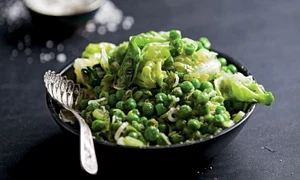 mazăre cu salată şi usturoi verde jpeg