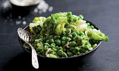 mazăre cu salată şi usturoi verde jpeg