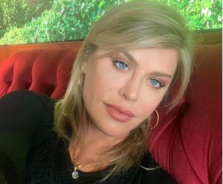 
    Așa arată Lori cu machiajul strident de scenă Foto Instagram  