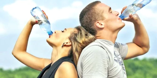 Mai nou, specialiştii spun că nu trebuie să bem  mai mult de doi litri de apă pe zi