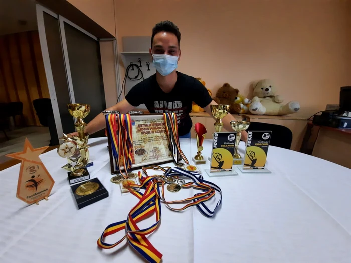 Osman Vârlan este instructor de dans la 18 ani FOTO DGASPC