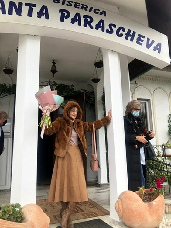 
    Marina Voica, în vervă la lansarea cărții salefoto: Dana Popa  