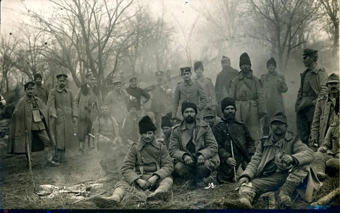 Prizonieri români ai armatei germane. FOTO: colecţia personală Dan Simion Grecu / Facebook.