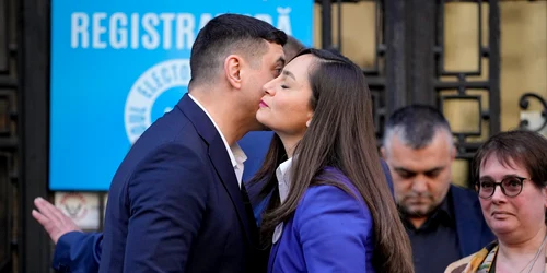 Presedinta POT, Anamaria Gavrila, alaturi de presedintele AUR, George Simion FOTO Mediafax 