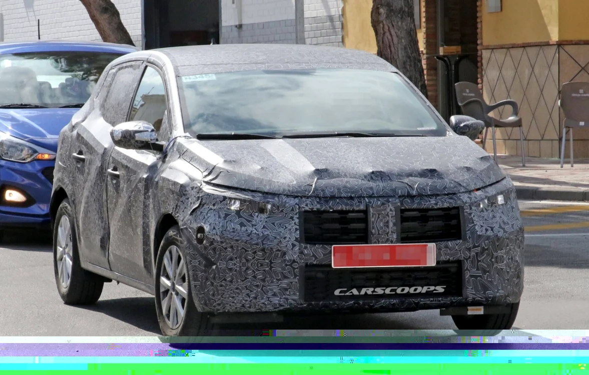 Fotografii-spion cu noul Sandero realizate de jurnaliştii carscoops.com