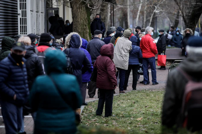 
    A fost aglomerație luni în fața Direcției de Taxe și Impozite Sector 3Foto: Inquam Photos  