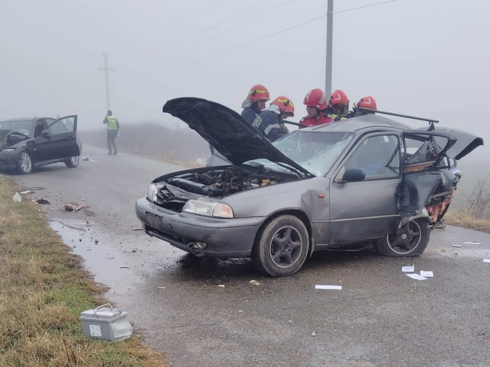 Mașina staționată a fost lovită din spate FOTO: martor
