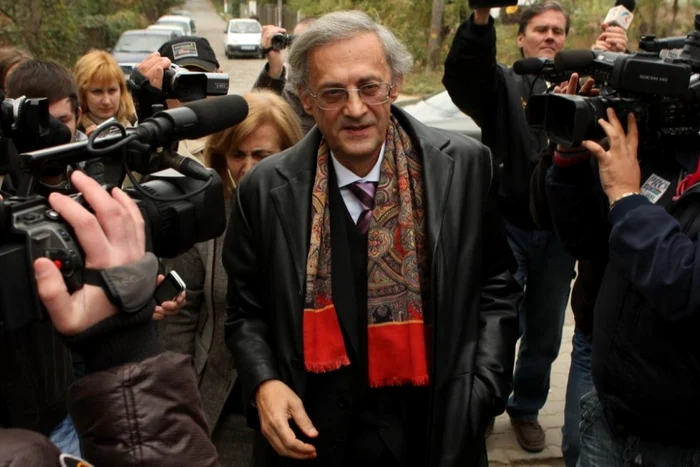 Rectorul UMF Iaşi, Vasile Astărăstoae, a mai fost chemat la DNA şi în 2011 FOTO Adevărul