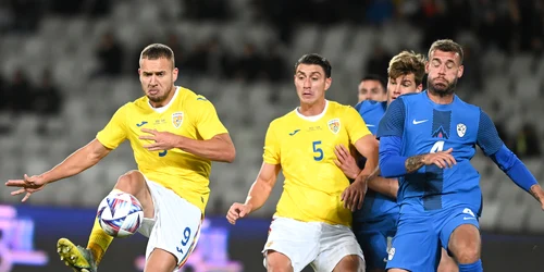 George Pușcaș, Ionuț Nedelcearu, Jaka Bijol si Miha Blažič în meciul amical de fotbal dintre Romania si Slovenia desfasurat la Cluj Napoca pe 17 noiembrie 2022 FOTO SPORT PICTURES jpg