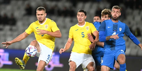 George Pușcaș, Ionuț Nedelcearu, Jaka Bijol si Miha Blažič în meciul amical de fotbal dintre Romania si Slovenia desfasurat la Cluj Napoca pe 17 noiembrie 2022 FOTO SPORT PICTURES jpg