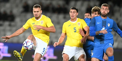 George Pușcaș, Ionuț Nedelcearu, Jaka Bijol si Miha Blažič în meciul amical de fotbal dintre Romania si Slovenia desfasurat la Cluj Napoca pe 17 noiembrie 2022 FOTO SPORT PICTURES jpg
