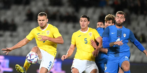 George Pușcaș, Ionuț Nedelcearu, Jaka Bijol si Miha Blažič în meciul amical de fotbal dintre Romania si Slovenia desfasurat la Cluj Napoca pe 17 noiembrie 2022 FOTO SPORT PICTURES jpg
