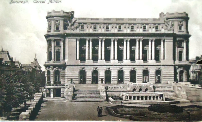 Pe locul bisericuţei Sărindarului a apărut mai întâi o fântână şi-apoi, în 1912, „Cercul Militar”