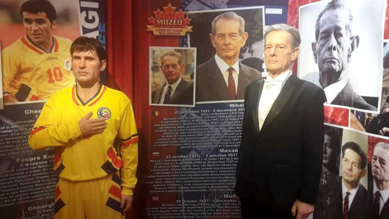 "Regele" Hagi şi Regele Mihai la Muzeul figurinelor de ceară din Varna FOTO Ş.Both