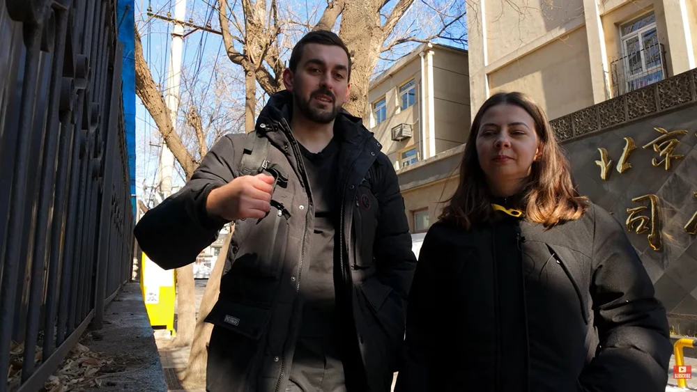 Umilințele trăite de doi tineri români declarați criminali în Rusia. „Au dezbrăcat-o pe soția mea în chiloți și sutien”