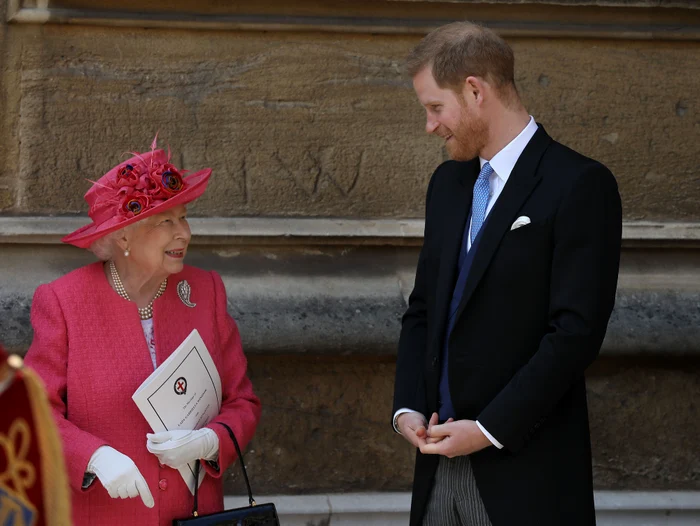 Regina Elisabeta a II-a şi Prinţul Harry