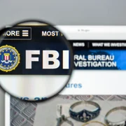 Site FBI Federal Bureau of Investigation lupa FOTO Shutterstock