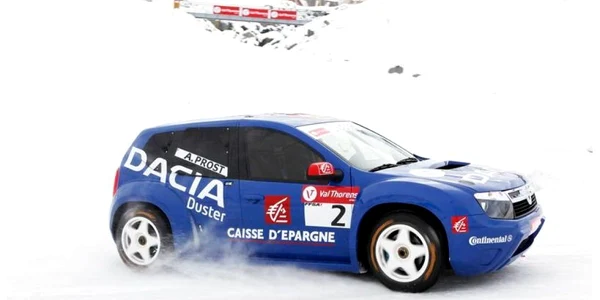 Alain Prost concurează pentru echipa Dacia