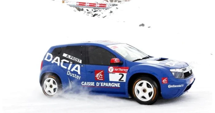 Alain Prost concurează pentru echipa Dacia