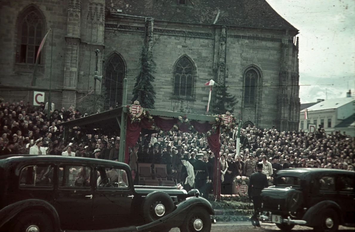 Miklós Horthy, în Cluj-Napoca, după anexarea nordului Transilvaniei de către Ungaria (© Fortepan)