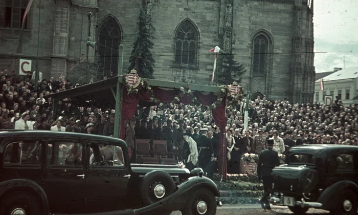 Miklós Horthy, în Cluj-Napoca, după anexarea nordului Transilvaniei de către Ungaria (©  Fortepan)