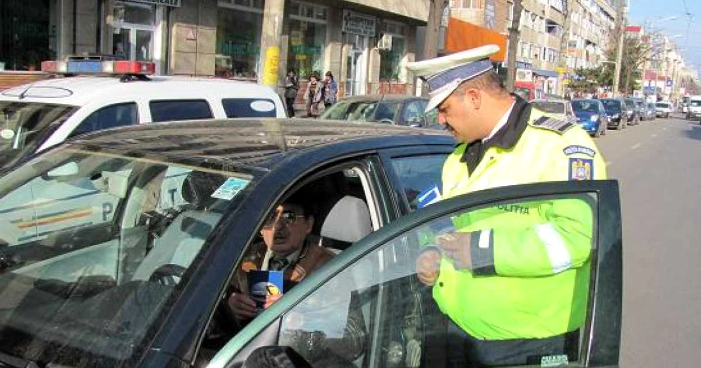 Poliţiştii au tras pe dreapta şoferii nu pentru a-i amenda ci pentru a-i sfătui să respecte legea