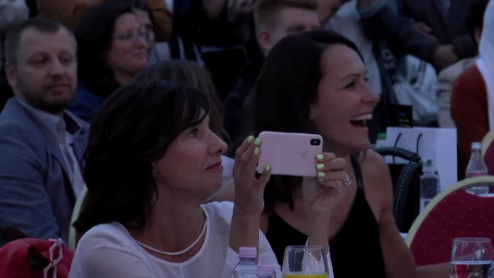 
    Carmen Iohannis s-a distrat în compania prietenelorFoto: arhivă personală  