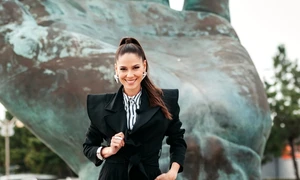 Irina Fodor este prezentatoarea Asia Express foto: Facebook 