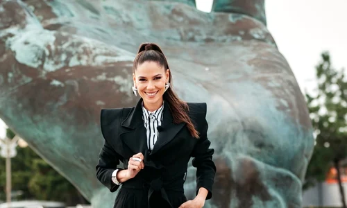 Irina Fodor este prezentatoarea Asia Express foto: Facebook 