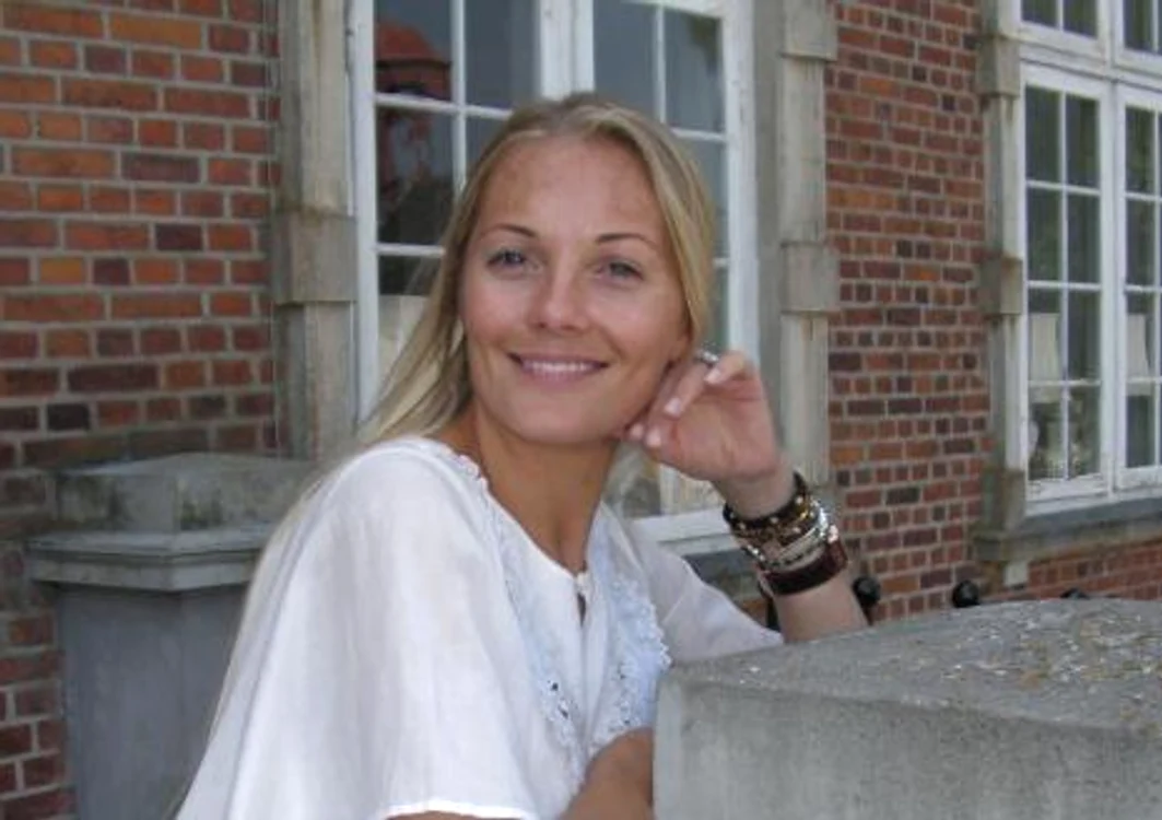 
    Baronesa Caroline Luel-Brockdorff aleargă după fotbaliştii de la Arsenal  