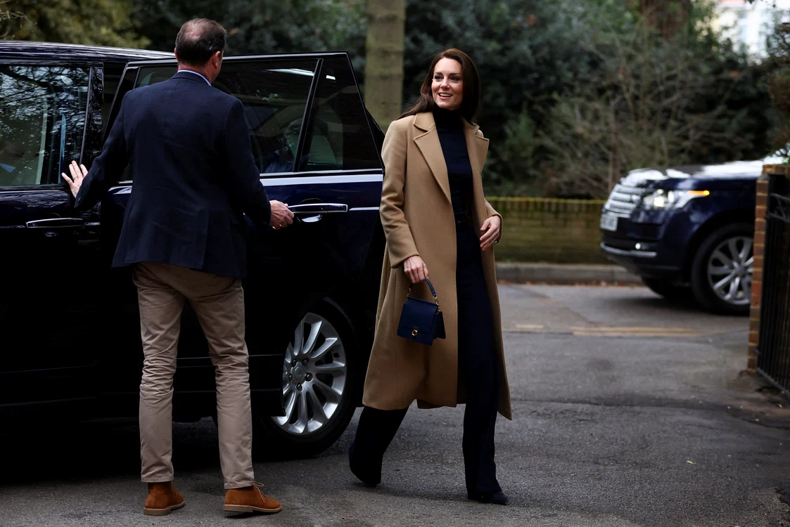Kate Middleton la azilul Oxford House din Slough (1) jpg