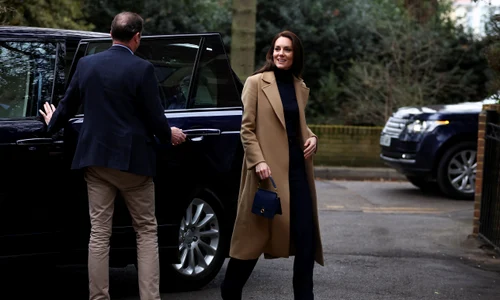 Kate Middleton la azilul Oxford House din Slough (1) jpg