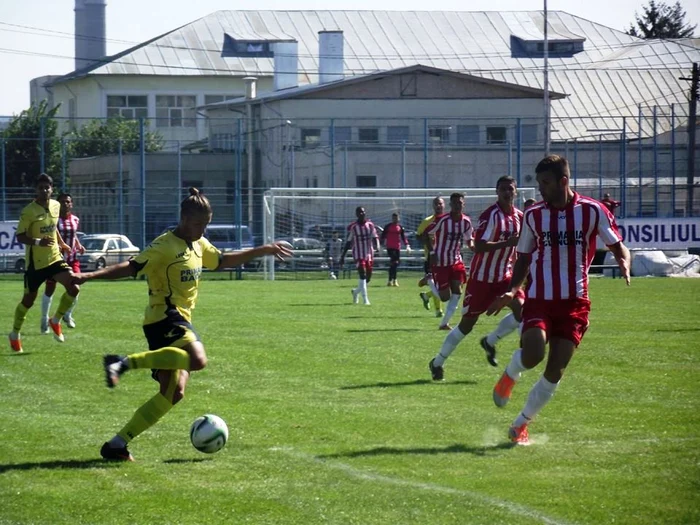 Debut cu stângul pentru fotbaliştii băcăuani