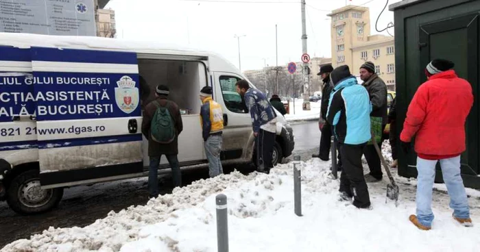 De multe ori, tinerii instituţionalizaţi ajung pe străzi după ce ies din grija statului