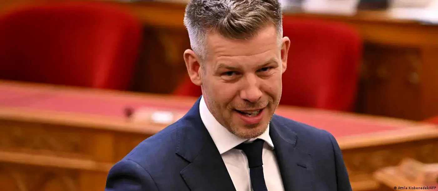 Premierul Peter Magyar în timpul ceremoniei de învestitură din Parlament, pe 9 mai 2026