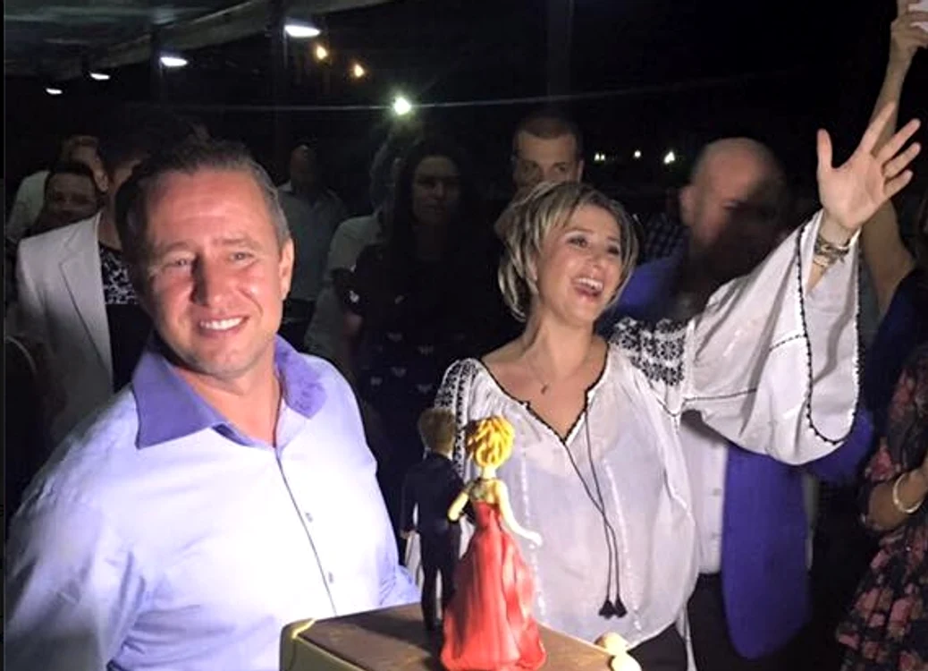 Elena Udrea (41 de ani) a venit la petrecerea organizată de Anamaria Prodan (42 de ani) pentru soțul eifoto: Arhiva Personală