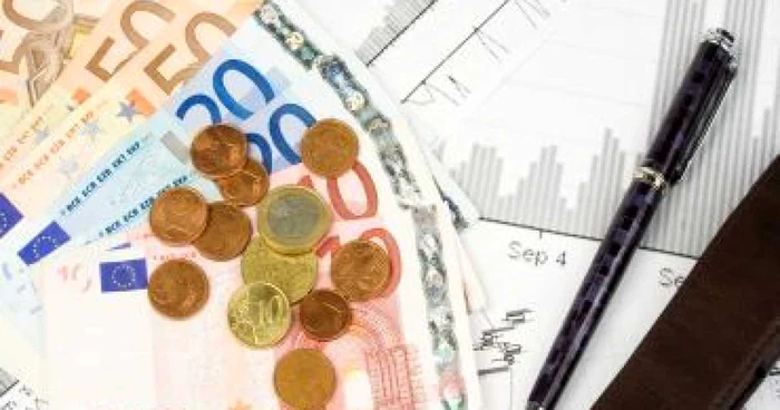 Evoluţia raportului leu/euro depinde de derularea acordului cu FMI