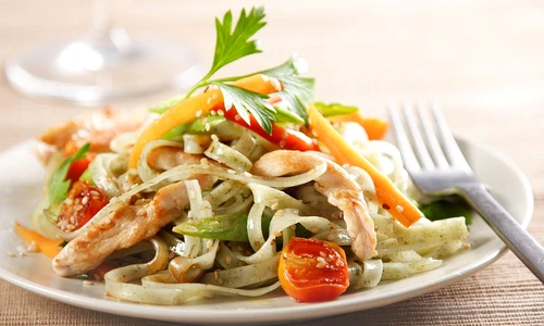 salata paste piept de pui jpeg