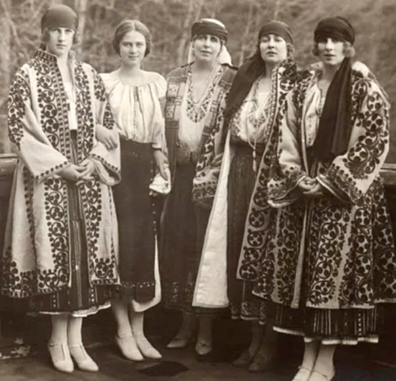 Regina Maria cu ie jpg