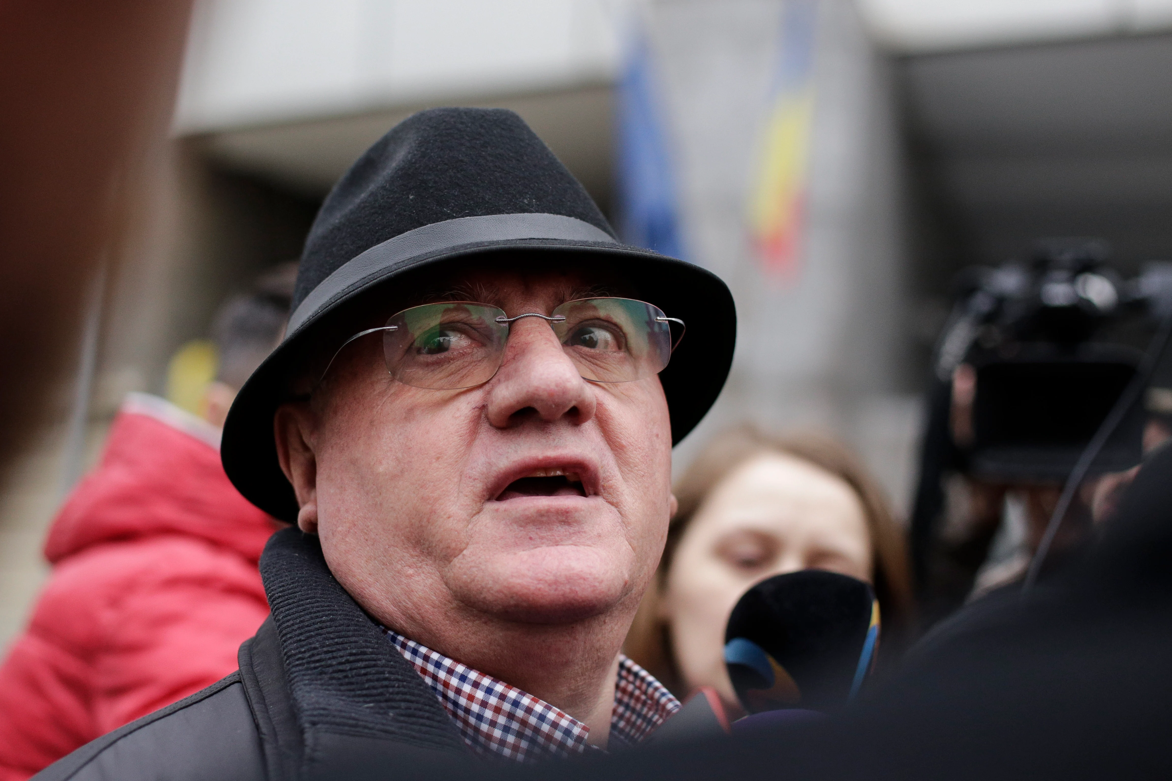 Mitică Dragomir s-a luat cu mâinile de cap când i-a venit factura la lumină: „Să oprească Trump războaiele”