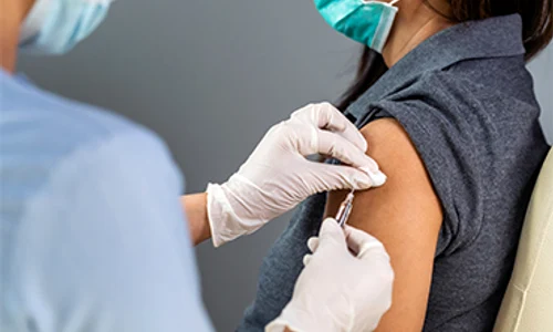 vaccin foto shutterstock 1767084407 copy jpeg