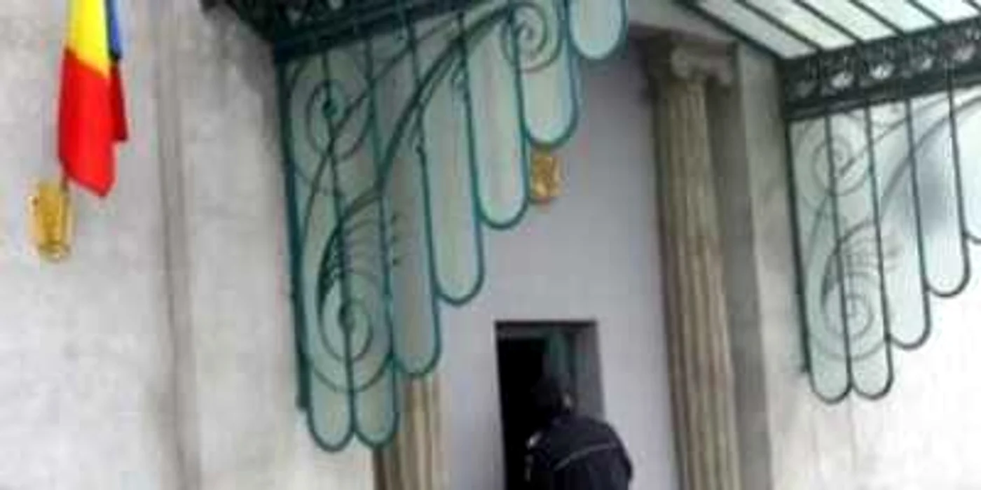 Cazul „Berindei”: tatăl care şi-a turnat fiul la Securitate - Revista presei interne