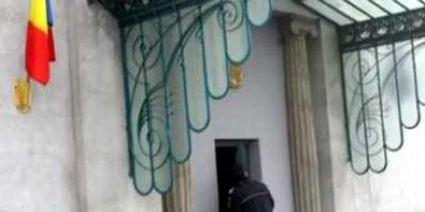 Cazul „Berindei”: tatăl care şi-a turnat fiul la Securitate - Revista presei interne
