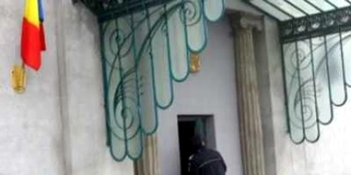 Cazul „Berindei”: tatăl care şi-a turnat fiul la Securitate - Revista presei interne