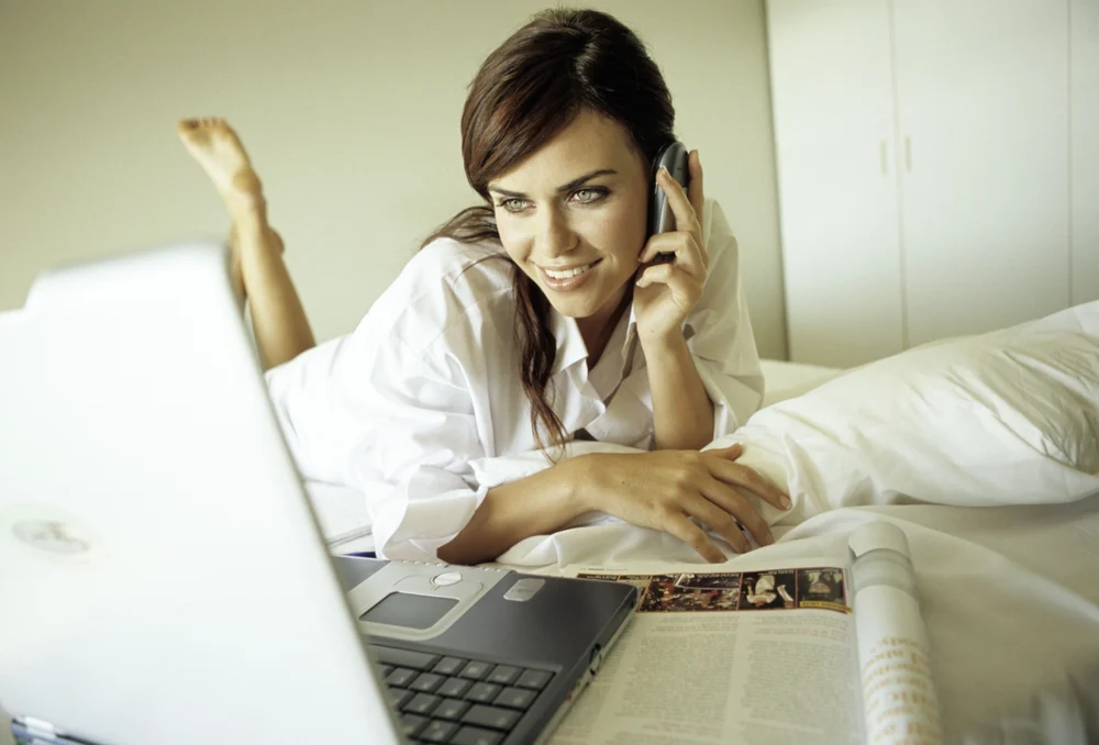 Tinerii fac mult mai multe cumpărături în perioada Sărbătorilor de iarnă decât maturii